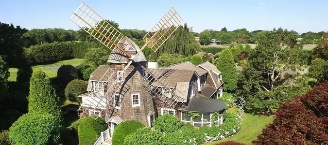 8 Celebrities with Summer Homes in the Hamptons