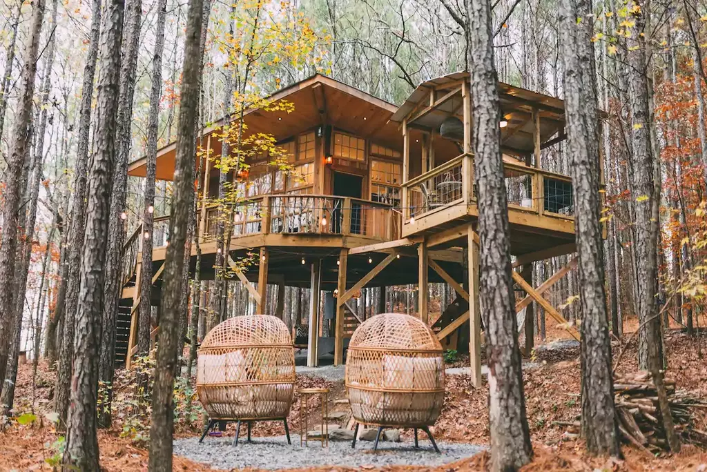 8 Interesting Airbnb Rentals that Showcase the U.S.
