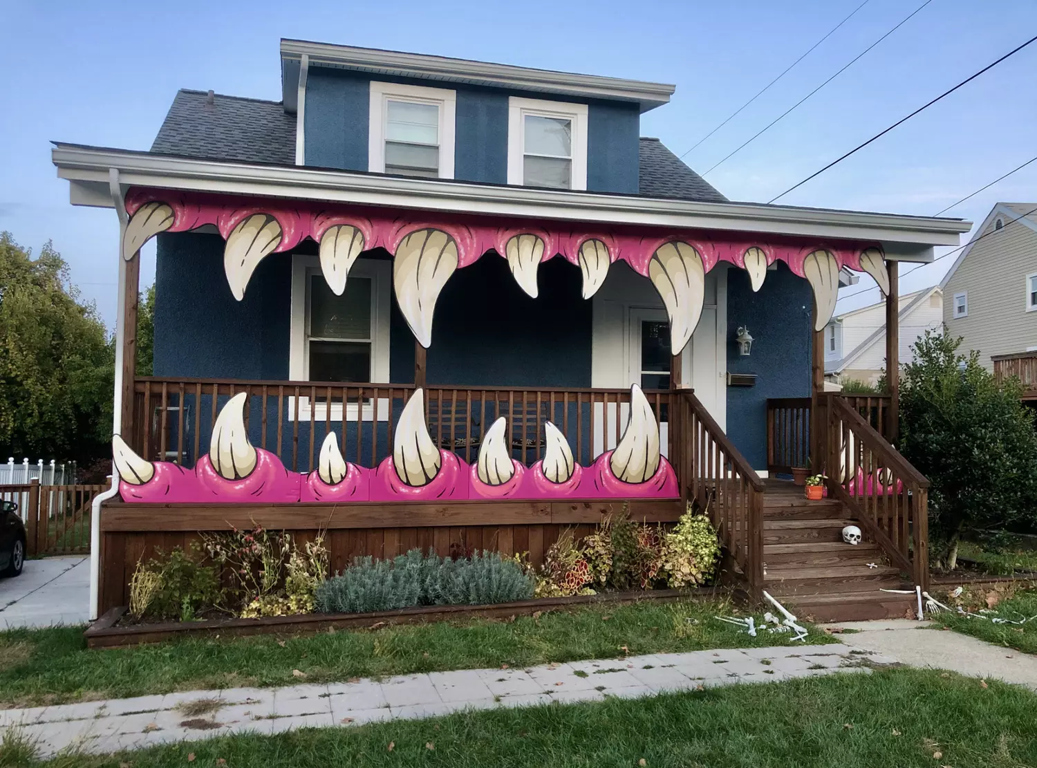 16 Examples of Over-the-top Halloween Decorations