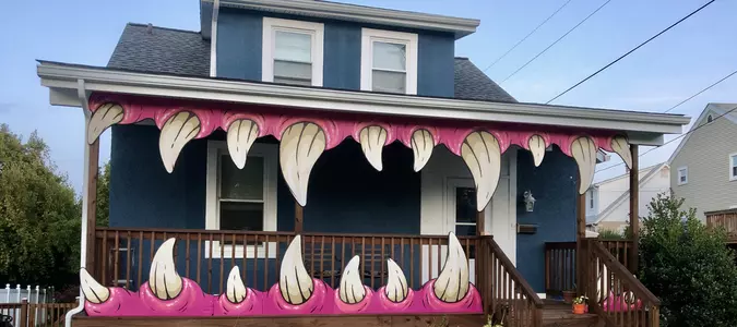 16 Examples of Over-the-top Halloween Decorations