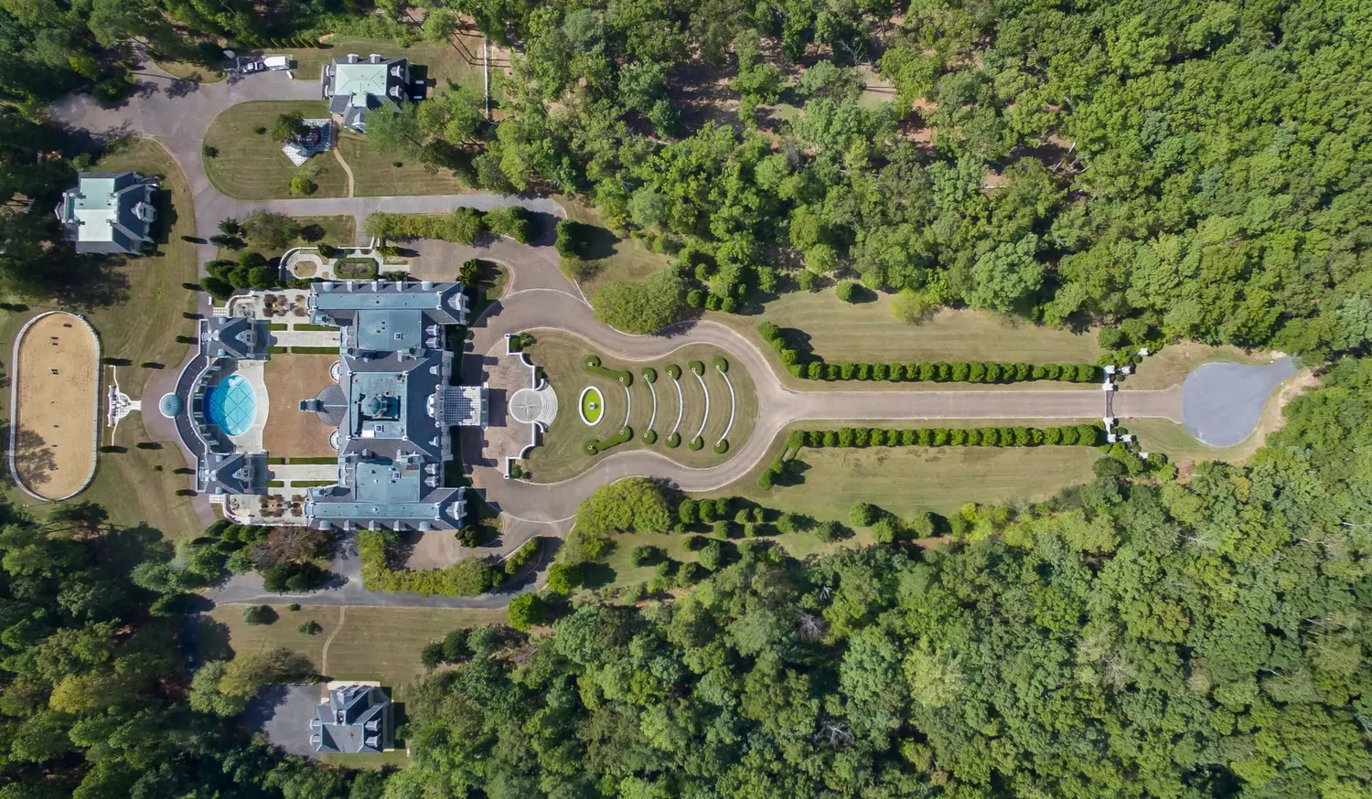 Alabama’s Most Luxurious Mansion Has an Even Cooler Driveway