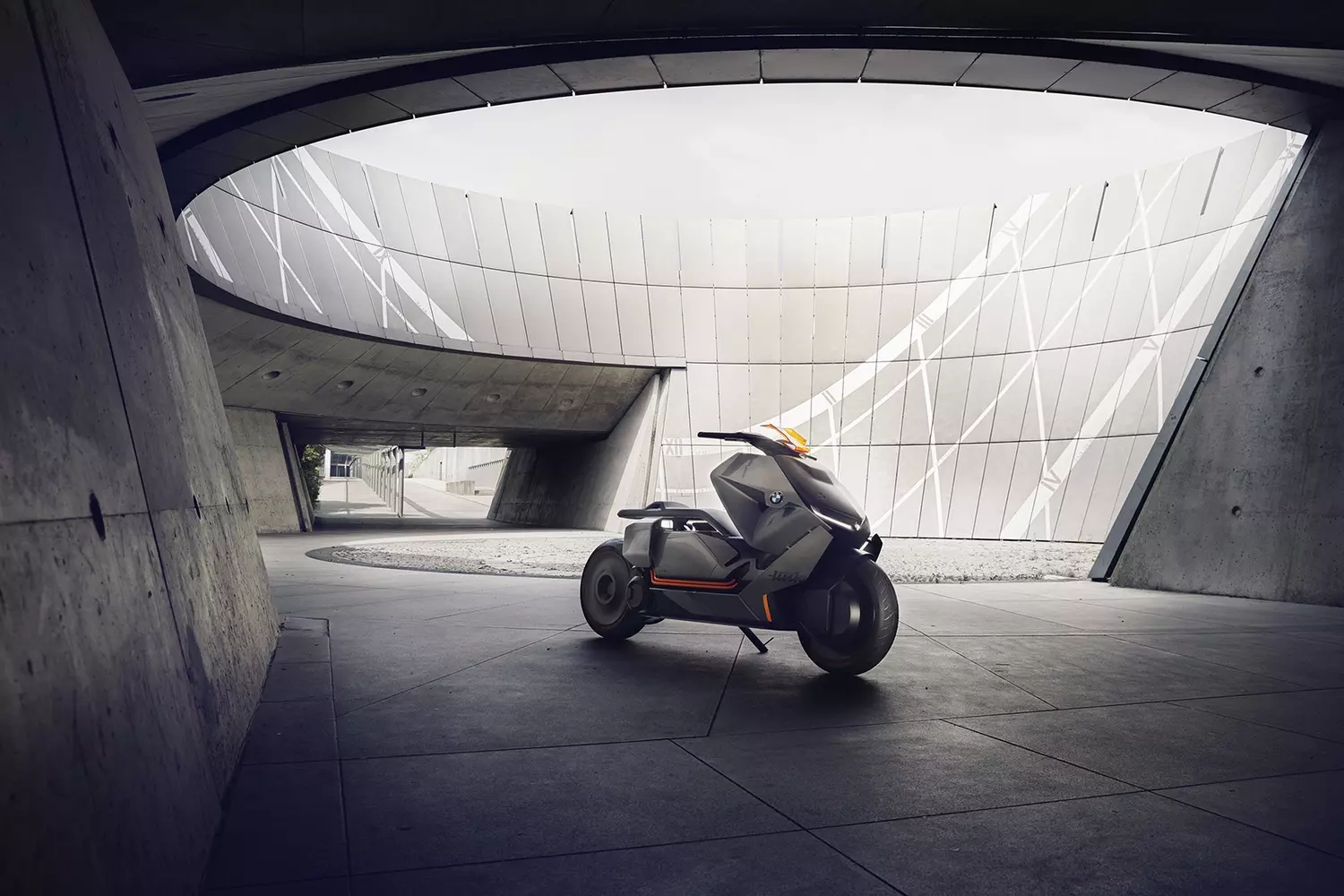 BMW Introduces Its Zero-Emissions Concept Link Bike